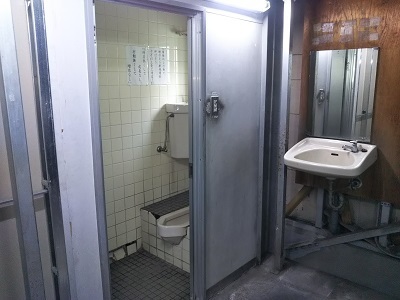 事務所　トイレ施工前.JPG